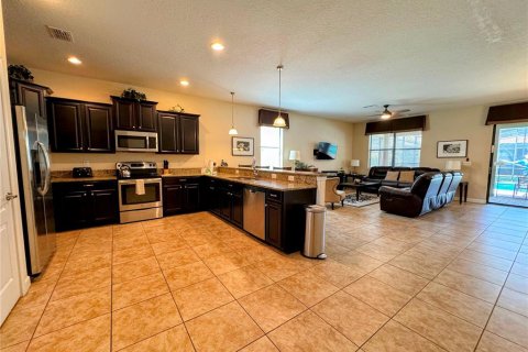 Casa en venta en Davenport, Florida, 8 dormitorios, 363.15 m2 № 1296369 - foto 4