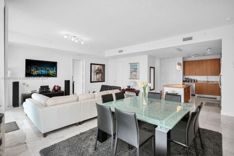 Condominio en venta en Hallandale Beach, Florida, 2 dormitorios, 162.39 m2 № 1206552 - foto 13