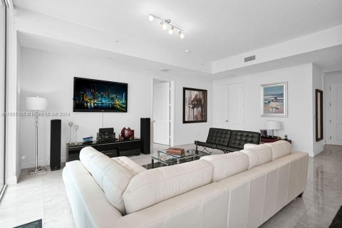 Condominio en venta en Hallandale Beach, Florida, 2 dormitorios, 162.39 m2 № 1206552 - foto 9