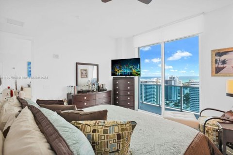 Condominio en venta en Hallandale Beach, Florida, 2 dormitorios, 162.39 m2 № 1206552 - foto 3