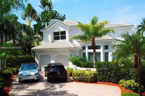 Villa ou maison à vendre à Aventura, Floride: 5 chambres, 333.98 m2 № 859974 - photo 1