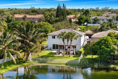 Villa ou maison à vendre à Miramar, Floride: 4 chambres, 249.35 m2 № 1377617 - photo 5