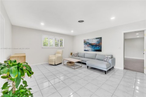 Casa en alquiler en Palmetto Bay, Florida, 5 dormitorios, 273.97 m2 № 1377619 - foto 11