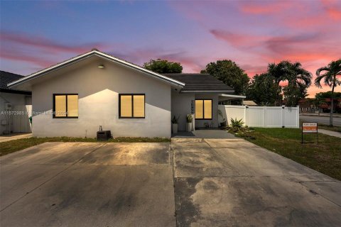 Casa en venta en Hialeah, Florida, 3 dormitorios, 126.25 m2 № 1132034 - foto 5