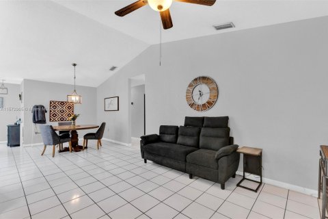 Villa ou maison à vendre à Hialeah, Floride: 3 chambres, 126.25 m2 № 1132034 - photo 30