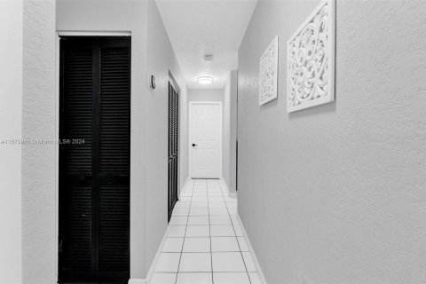 Casa en venta en Hialeah, Florida, 3 dormitorios, 126.25 m2 № 1132034 - foto 10