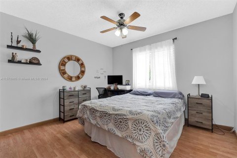 Casa en venta en Hialeah, Florida, 3 dormitorios, 126.25 m2 № 1132034 - foto 25