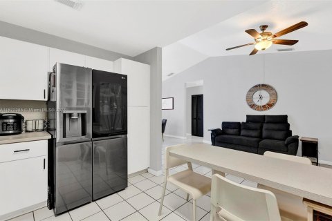 Casa en venta en Hialeah, Florida, 3 dormitorios, 126.25 m2 № 1132034 - foto 15