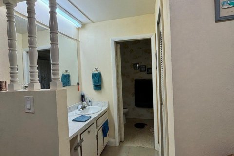 Condo in West Palm Beach, Florida, 2 bedrooms  № 1132682 - photo 3