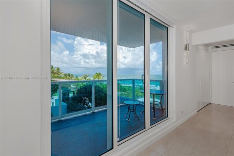 Condo in Miami Beach, Florida, 2 bedrooms  № 1128271 - photo 16