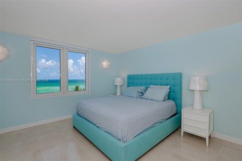 Condo in Miami Beach, Florida, 2 bedrooms  № 1128271 - photo 24