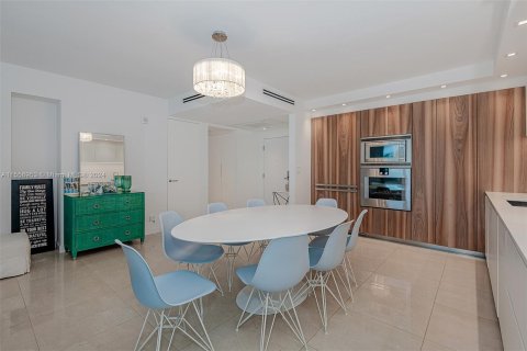 Condo in Miami Beach, Florida, 2 bedrooms  № 1128271 - photo 14