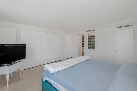 Condo in Miami Beach, Florida, 2 bedrooms  № 1128271 - photo 21