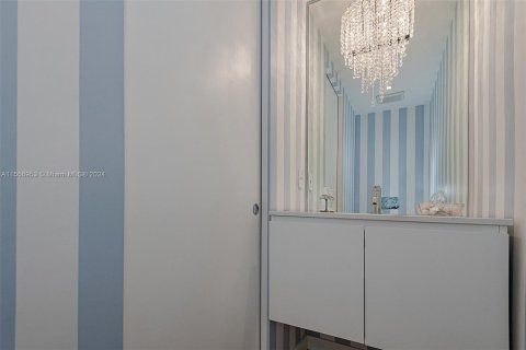 Condo in Miami Beach, Florida, 2 bedrooms  № 1128271 - photo 17