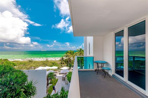 Condo in Miami Beach, Florida, 2 bedrooms  № 1128271 - photo 2