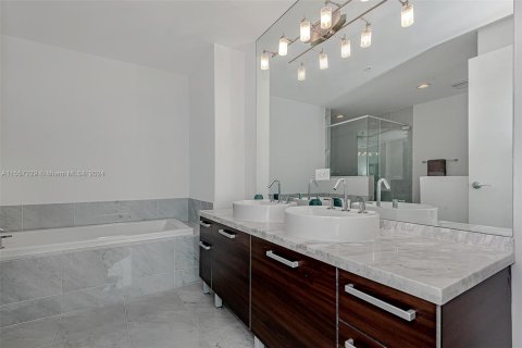 Condo in Miami, Florida, 3 bedrooms  № 1128272 - photo 13