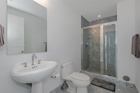 Condominio en venta en Miami, Florida, 3 dormitorios, 280.56 m2 № 1128272 - foto 29