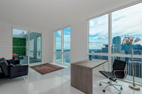 Condominio en venta en Miami, Florida, 3 dormitorios, 280.56 m2 № 1128272 - foto 15