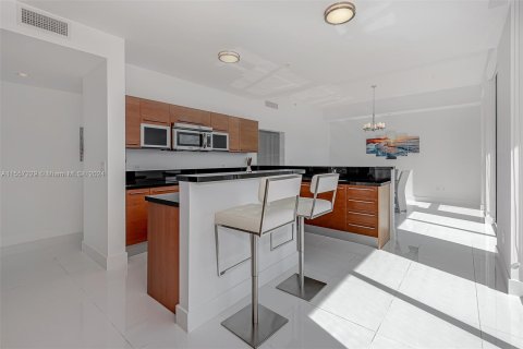 Condominio en venta en Miami, Florida, 3 dormitorios, 280.56 m2 № 1128272 - foto 26