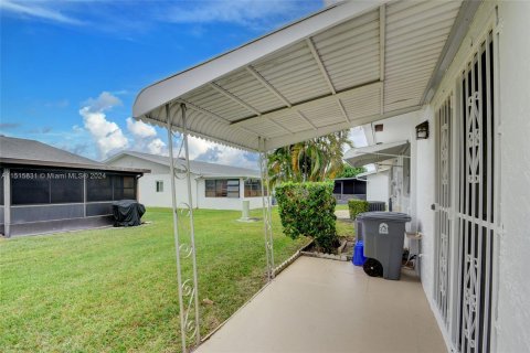 House in West Palm Beach, Florida 2 bedrooms, 116.13 sq.m. № 953815 - photo 25