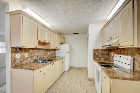 House in West Palm Beach, Florida 2 bedrooms, 116.13 sq.m. № 953815 - photo 10