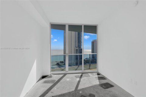 Condominio en venta en Sunny Isles Beach, Florida, 2 dormitorios, 128.39 m2 № 1006722 - foto 7