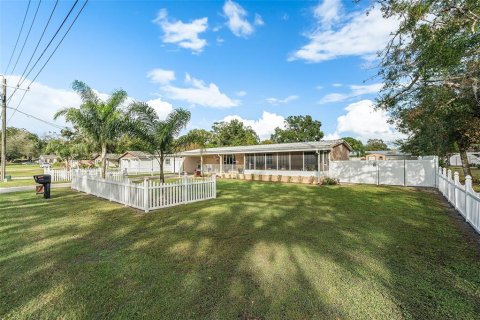 Casa en venta en Zephyrhills, Florida, 5 dormitorios, 157.75 m2 № 1414277 - foto 3