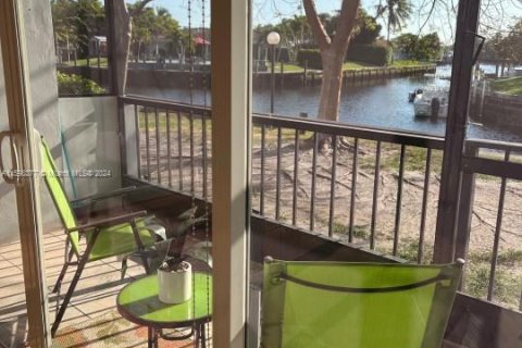 Copropriété à vendre à Pompano Beach, Floride: 2 chambres, 99.41 m2 № 1206884 - photo 10