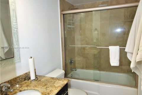 Condo in Miami Beach, Florida, 1 bedroom  № 862286 - photo 12