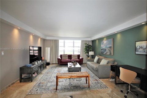 Condo in Miami Beach, Florida, 1 bedroom  № 862286 - photo 3