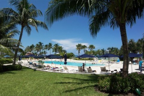 Condo in Miami Beach, Florida, 1 bedroom  № 862286 - photo 28