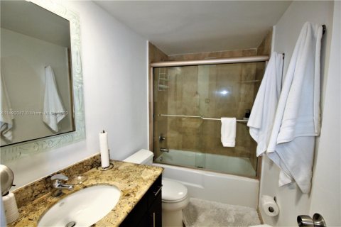 Condo in Miami Beach, Florida, 1 bedroom  № 862286 - photo 13