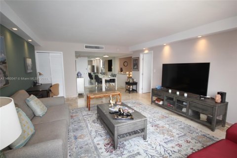 Condo in Miami Beach, Florida, 1 bedroom  № 862286 - photo 5