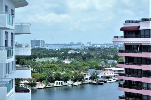 Condo in Miami Beach, Florida, 1 bedroom  № 862286 - photo 16