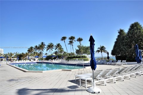 Condo in Miami Beach, Florida, 1 bedroom  № 862286 - photo 24