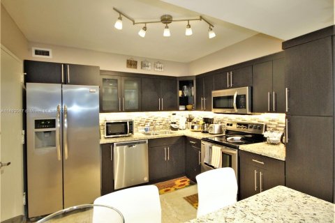 Condo in Miami Beach, Florida, 1 bedroom  № 862286 - photo 6