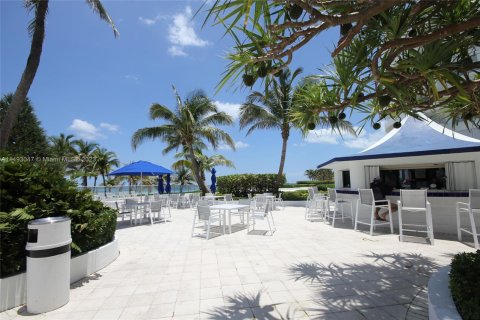 Condo in Miami Beach, Florida, 1 bedroom  № 862286 - photo 30