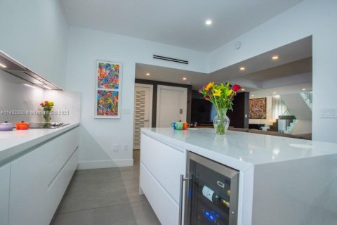 Casa en venta en Coral Gables, Florida, 3 dormitorios, 191.94 m2 № 862330 - foto 13