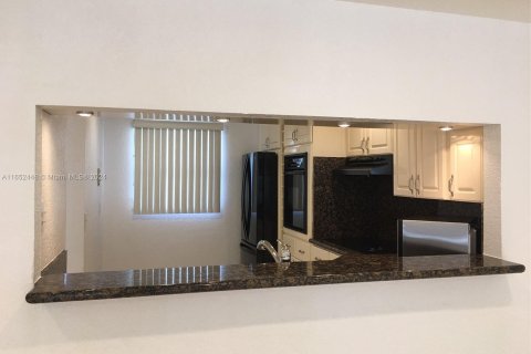 Condominio en alquiler en Boca Raton, Florida, 2 dormitorios, 107.3 m2 № 1345753 - foto 6