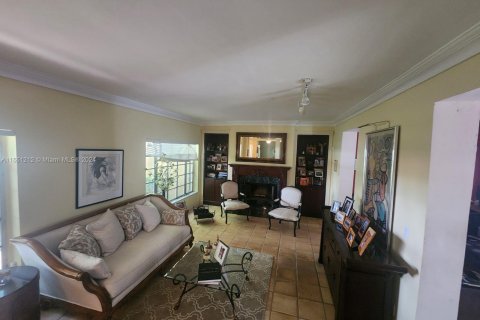 House in Coral Gables, Florida 5 bedrooms, 270.53 sq.m. № 1345792 - photo 7