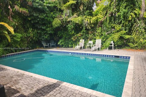 House in Coral Gables, Florida 5 bedrooms, 270.53 sq.m. № 1345792 - photo 20