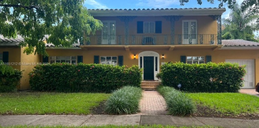 House in Coral Gables, Florida 5 bedrooms, 270.53 sq.m. № 1345792