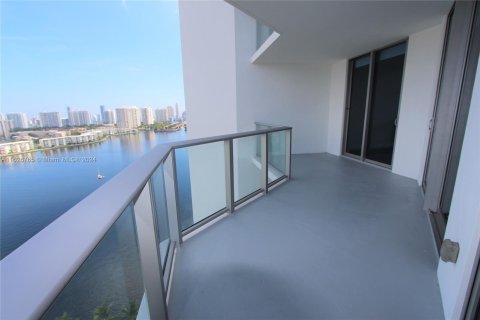 Condo in North Miami Beach, Florida, 2 bedrooms  № 1281040 - photo 18