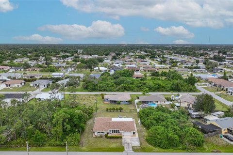 House in Port Charlotte, Florida 3 bedrooms, 148.27 sq.m. № 1113973 - photo 20