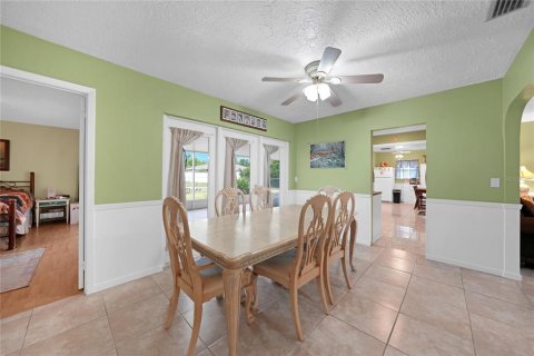 House in Port Charlotte, Florida 3 bedrooms, 148.27 sq.m. № 1113973 - photo 8