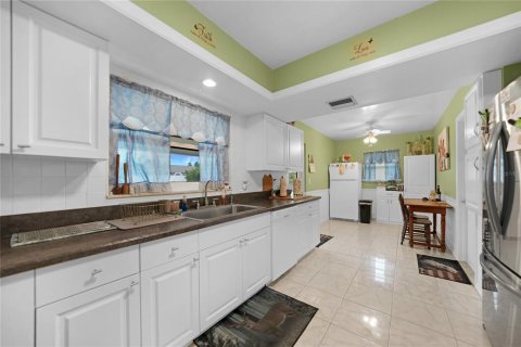 Villa ou maison à vendre à Port Charlotte, Floride: 3 chambres, 148.27 m2 № 1113973 - photo 5