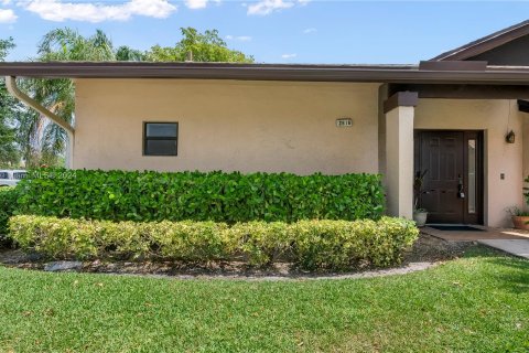 Villa ou maison à vendre à Coconut Creek, Floride: 2 chambres, 102.75 m2 № 1135820 - photo 4