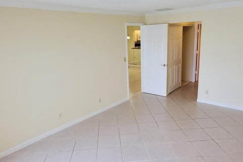 House in Lake Worth, Florida 2 bedrooms, 131.83 sq.m. № 1216185 - photo 9