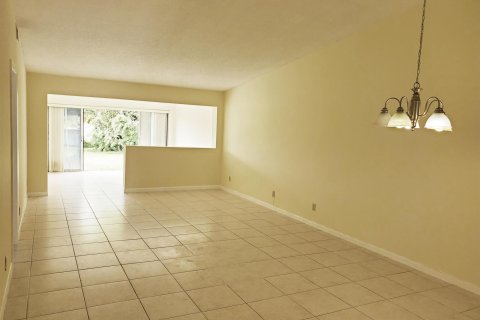 House in Lake Worth, Florida 2 bedrooms, 131.83 sq.m. № 1216185 - photo 14