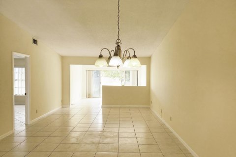 House in Lake Worth, Florida 2 bedrooms, 131.83 sq.m. № 1216185 - photo 15